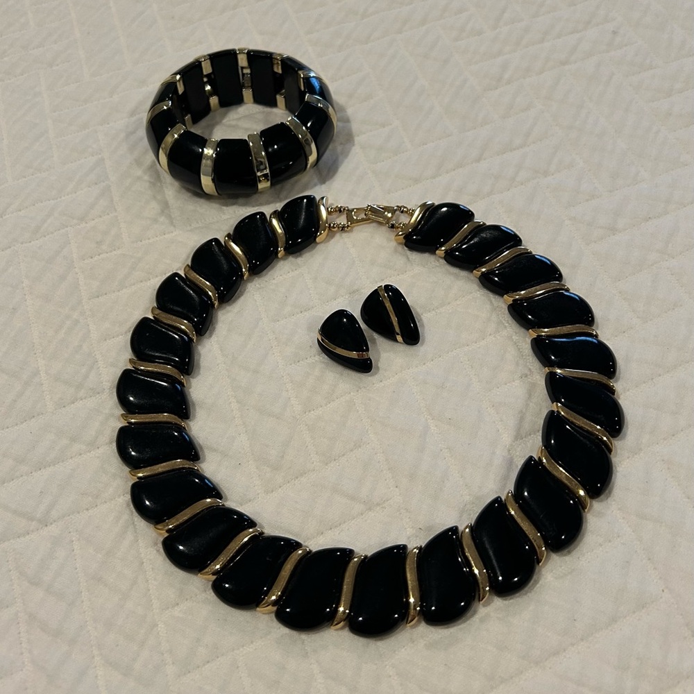 Vintage Black and Gold Resin Necklace, Bracelet & Earring Set